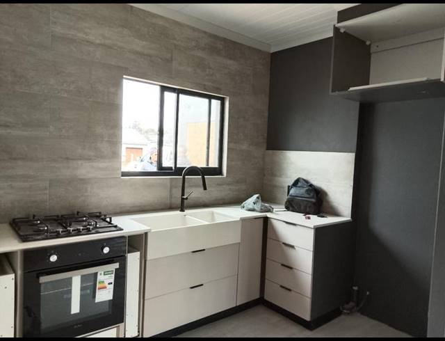 2 BEDROOM HOUSE FOR SALE IN ALBERTINIA